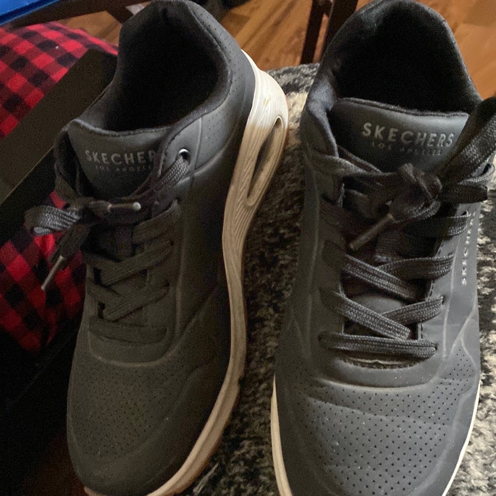 Size 8.5 sketchers shoes
